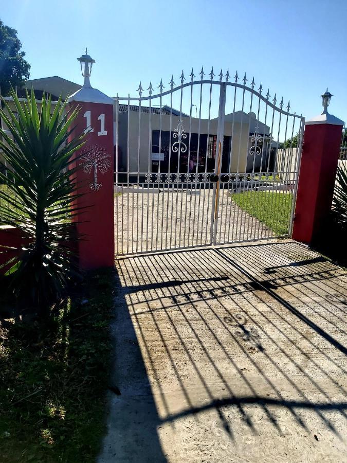Hôtel Red Pillars à Port Elizabeth Extérieur photo